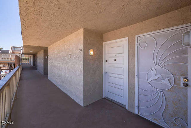 Building Photo - 321 E Surfside Dr