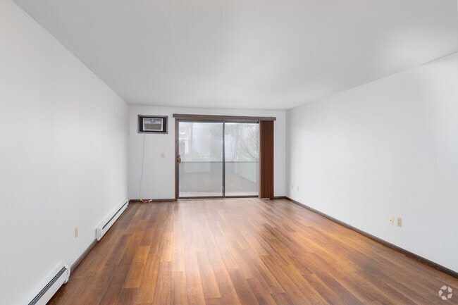 Interior Photo - 316 - 324 E 18th Ave