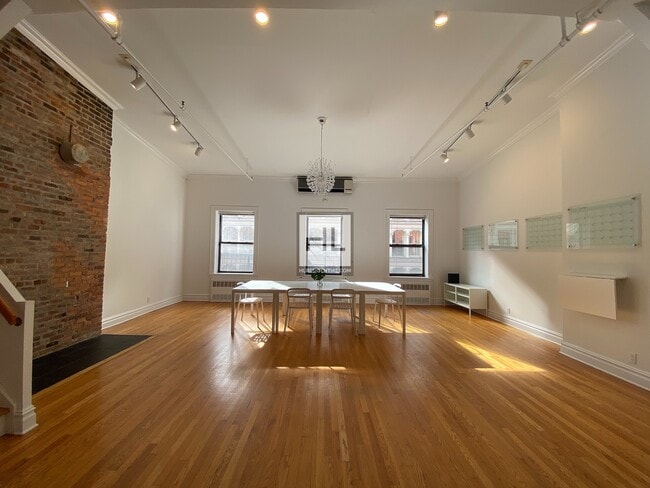 Building Photo - 4 BOND STREET
