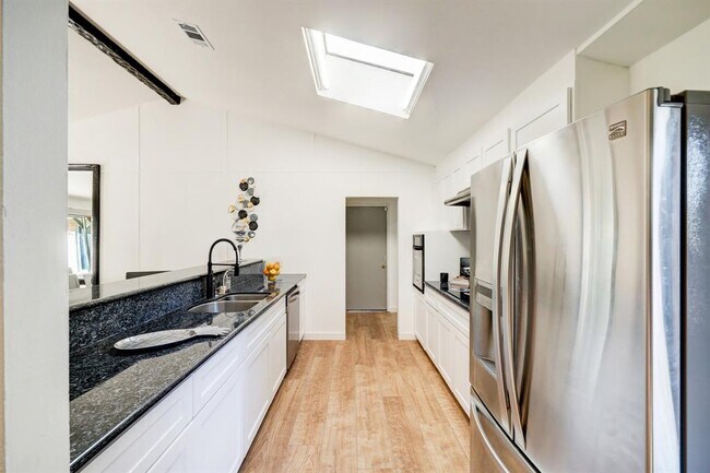 Foto del edificio - 5511 Jackwood St