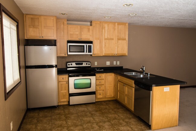 Building Photo - 1041 W MacArthur Ave