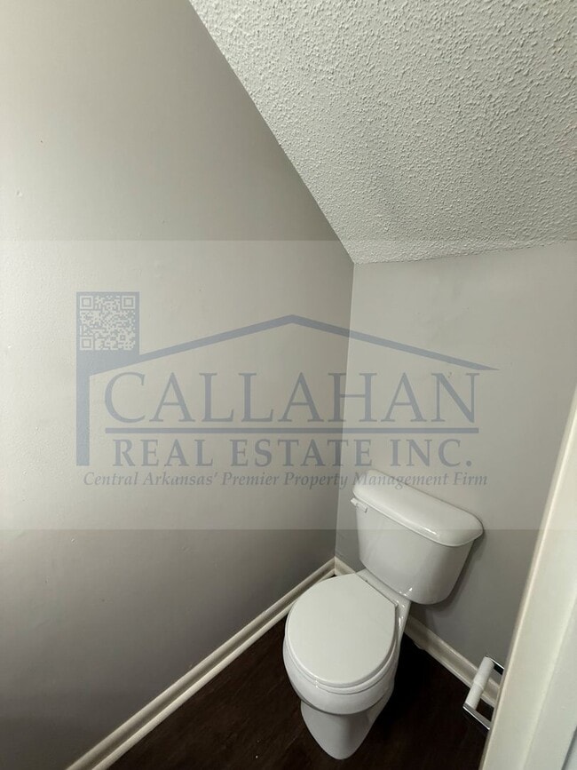 Building Photo - Duplex in NLR