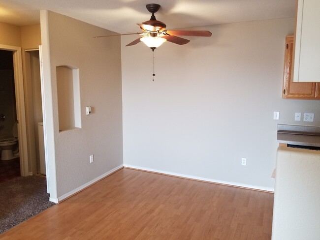 Building Photo - **HCVP CONSIDERED** COZY 2 BED 2 BATH COND...