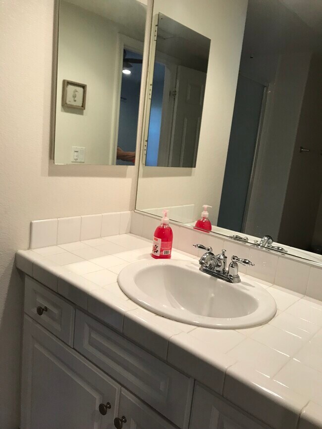 Foto del edificio - 3073 Orleans Ln
