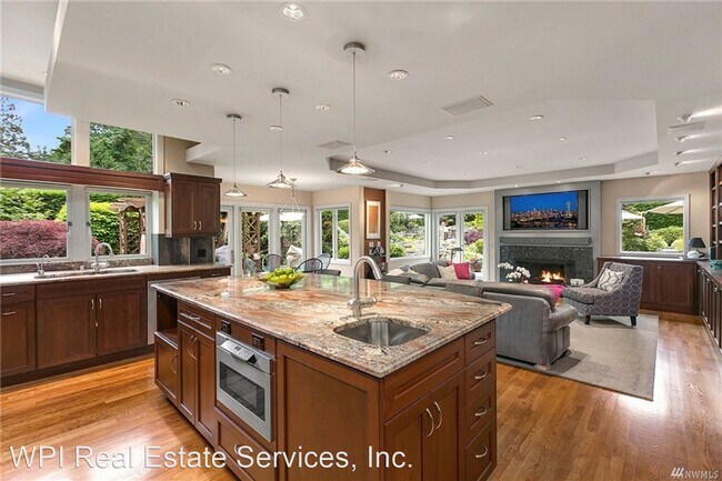 Foto del edificio - 4 br, 4 bath House - 2615 Evergreen Point RD