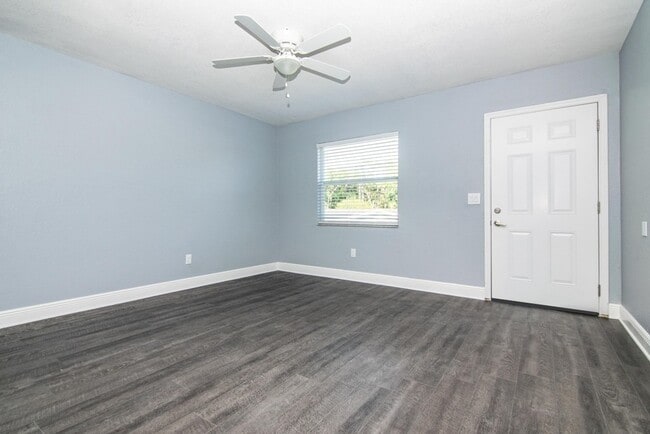 Building Photo - 107 Karde Ln
