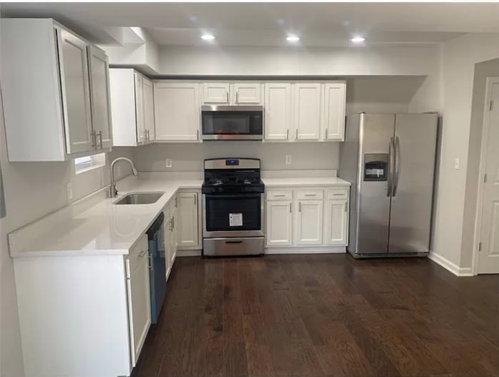Primary Photo - 3 bedrooms 3 bathroom Completely Rehabbed ...