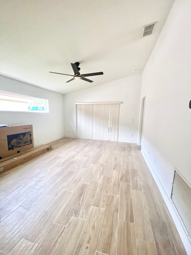 Building Photo - 12424 Sophiamarie Loop