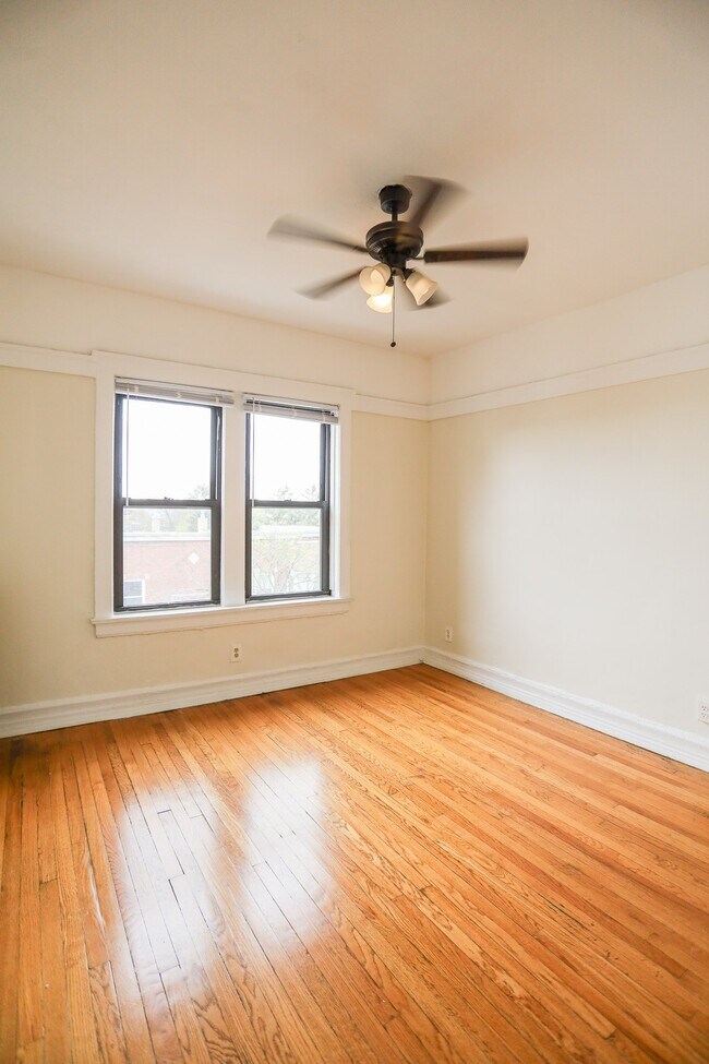 Foto del edificio - 7455 N Greenview Ave