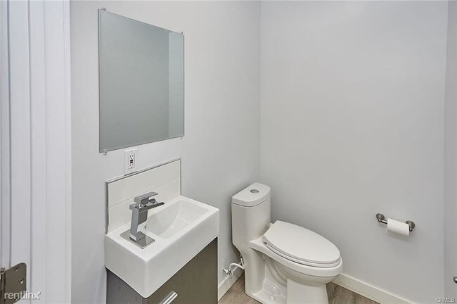 Building Photo - 3 br, 2.5 bath House - 20425 3/4 Raymond Ave