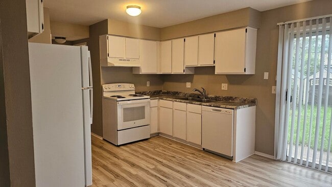 Building Photo - 2050 Sheldon Rd