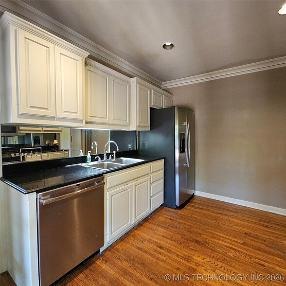 Foto del edificio - 2442 E 19th St