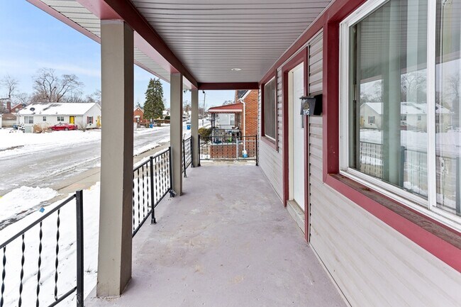 Foto del edificio - 7645 Fisher Ave