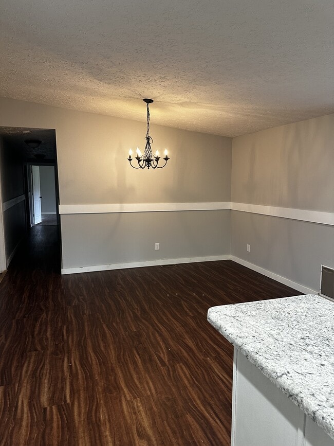 Foto del edificio - 2325 Sharkey Rd