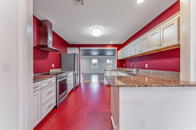 Building Photo - 16 Main St