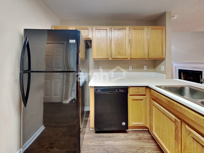 Foto del edificio - 4220 Lake Woodard Dr
