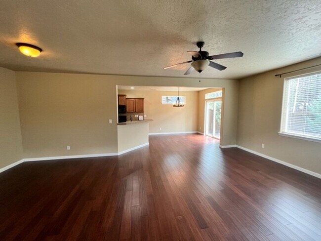 Foto del edificio - Three Bedroom in SW Bend Aspen Rim Neighborhood