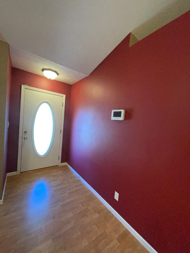 Building Photo - Beautiful spacious home in Waynesville