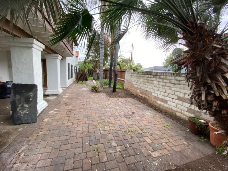 Building Photo - 1806 Soto St