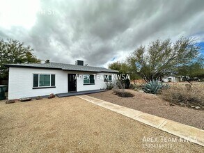 Building Photo - 4552 E 9th St