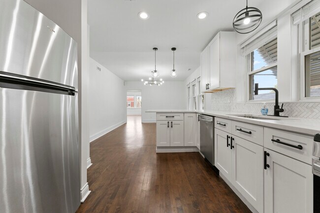 Foto del edificio - 5304 W Cornelia Ave