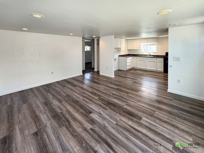 Building Photo - 1110 Potter Ave