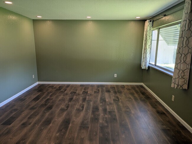 Building Photo - 3 Bedroom House in the Pernie Trail Park N...