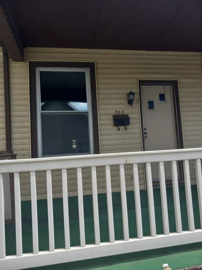 Building Photo - 3 br, 1 bath House - 303 S 2ND ST