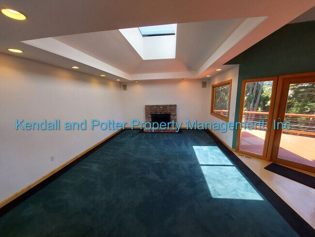Building Photo - Immaculate 3BR/2BA home with great views o...