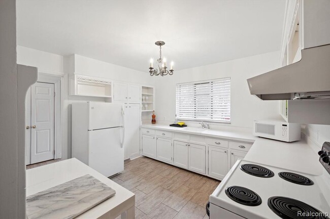 Building Photo - 10725 Borgman Ave