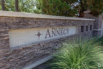 Building Photo - 2724 S Voyager Dr