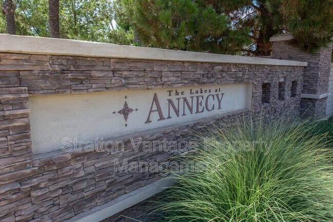 Building Photo - 2724 S Voyager Dr