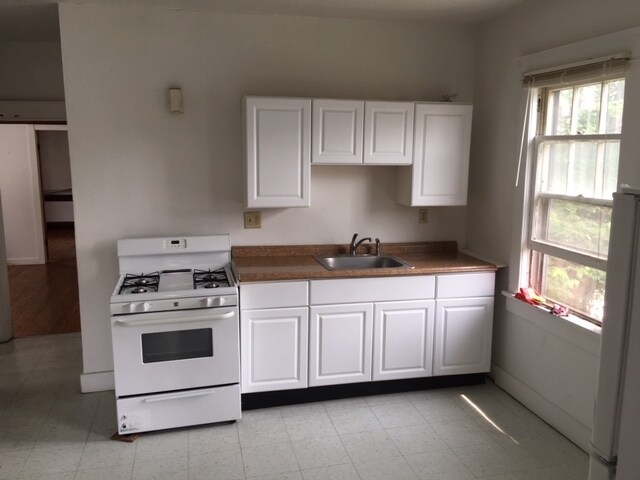 Building Photo - 104 Louis St