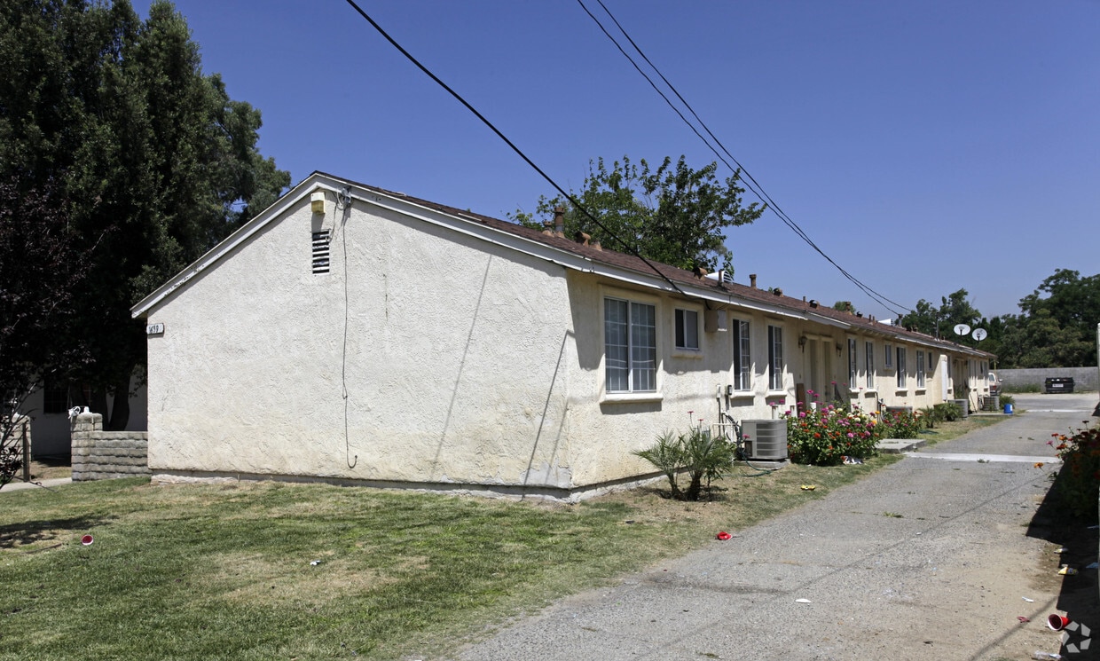 Building Photo - 16584-16594 Orange Way