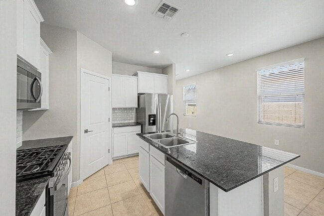 Building Photo - 14155 W Georgia Dr