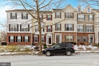 Building Photo - 1929 Cavalier Ln