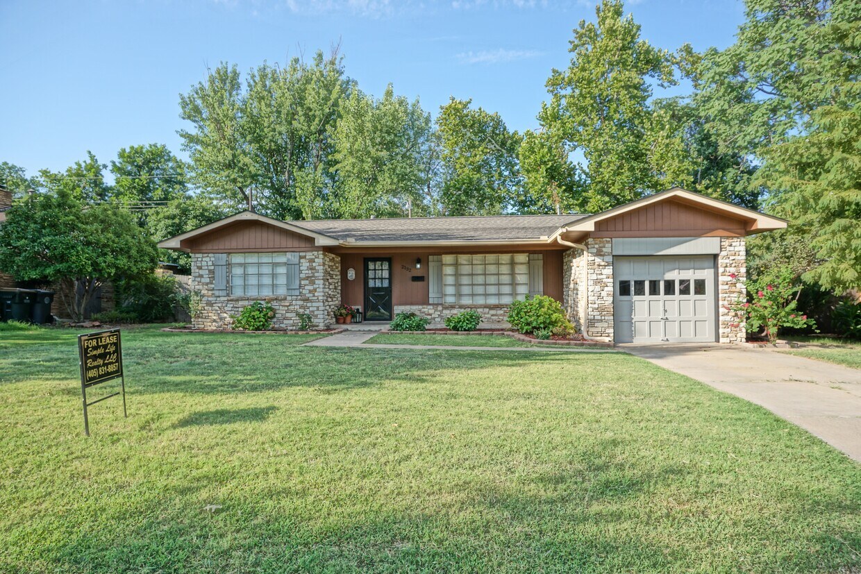 Primary Photo - 2132 Fremont Dr