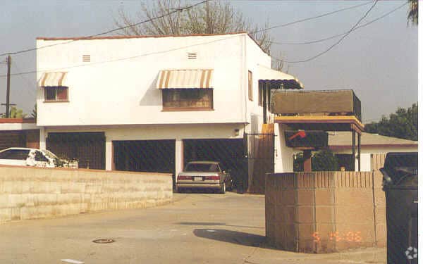 Primary Photo - 2458 Jackson Ave