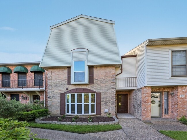 Building Photo - 1812 Saxony Ln