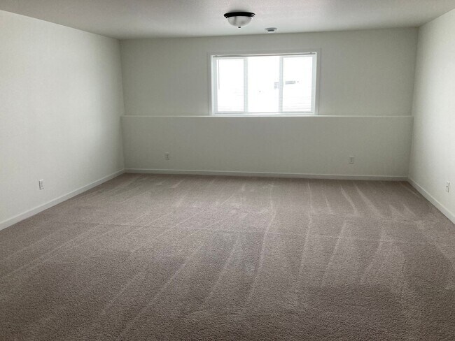 Foto del edificio - New 4 Bedroom/3 Bathroom Twin Home