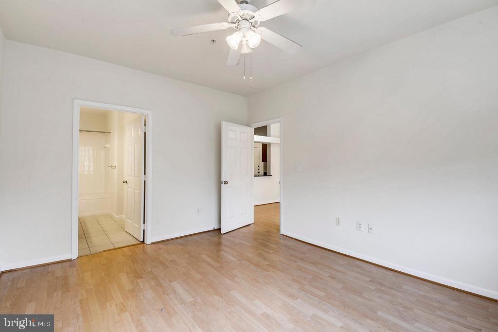 Primary Photo - 12957 Centre Park Cir