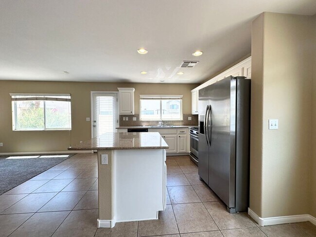 Foto del edificio - Rare 4-bedroom, 2.5-bath, 2-car home