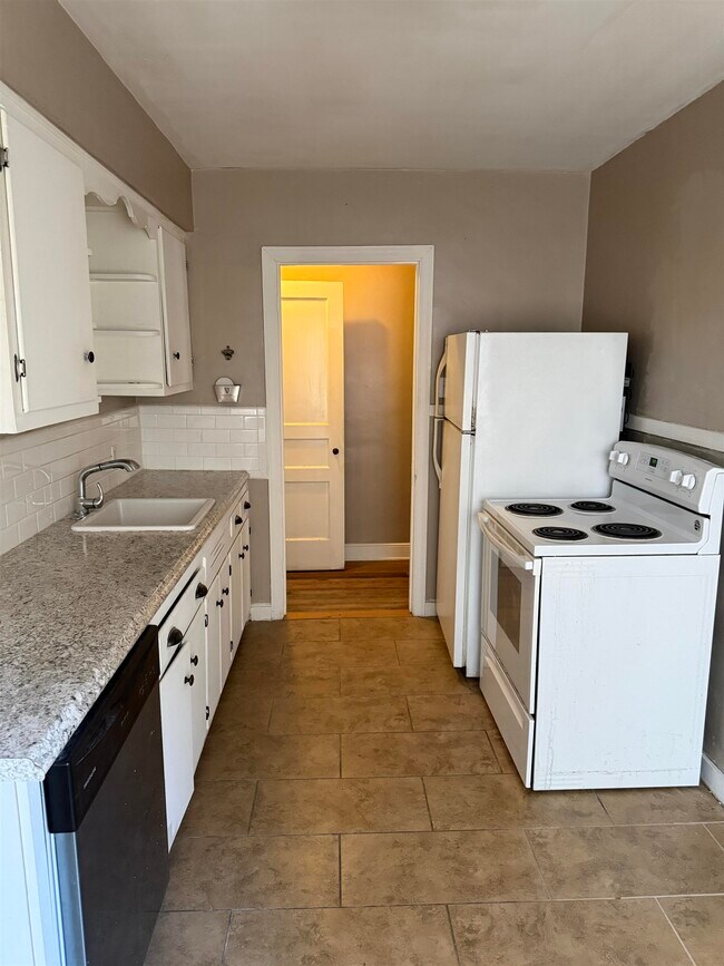 Building Photo - 2020 Courtland Pl