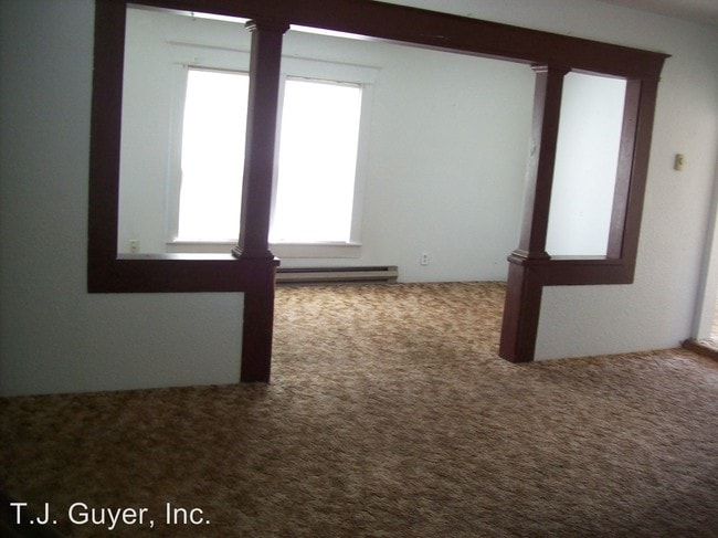 Building Photo - 657 SW Chehalis Ave