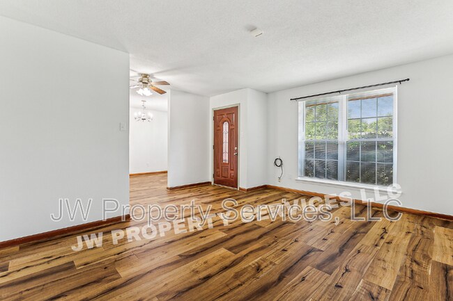 Foto del edificio - 2444 Somerset Dr