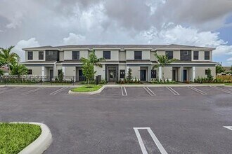 Building Photo - 509 NE 1st Dr