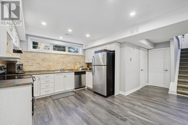 Building Photo - 60 Brenda Crescent