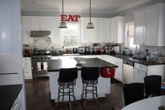Primary Photo - 615 N Orange Dr