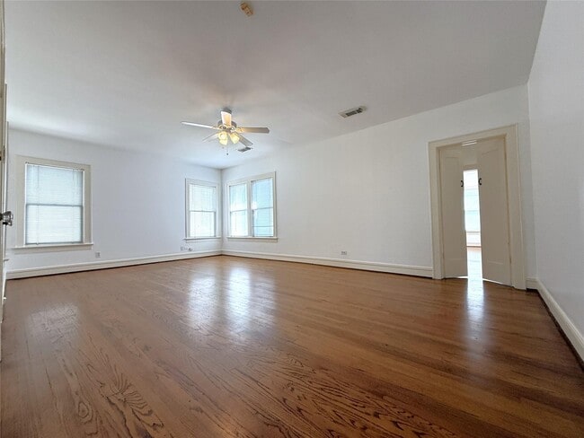 Building Photo - 2311 Wroxton Rd