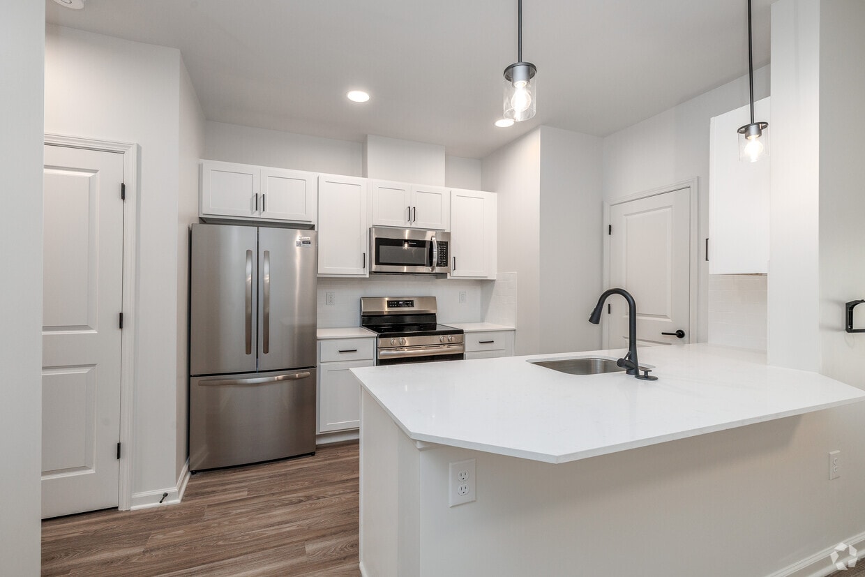 Primary Photo - Evergreen Pointe